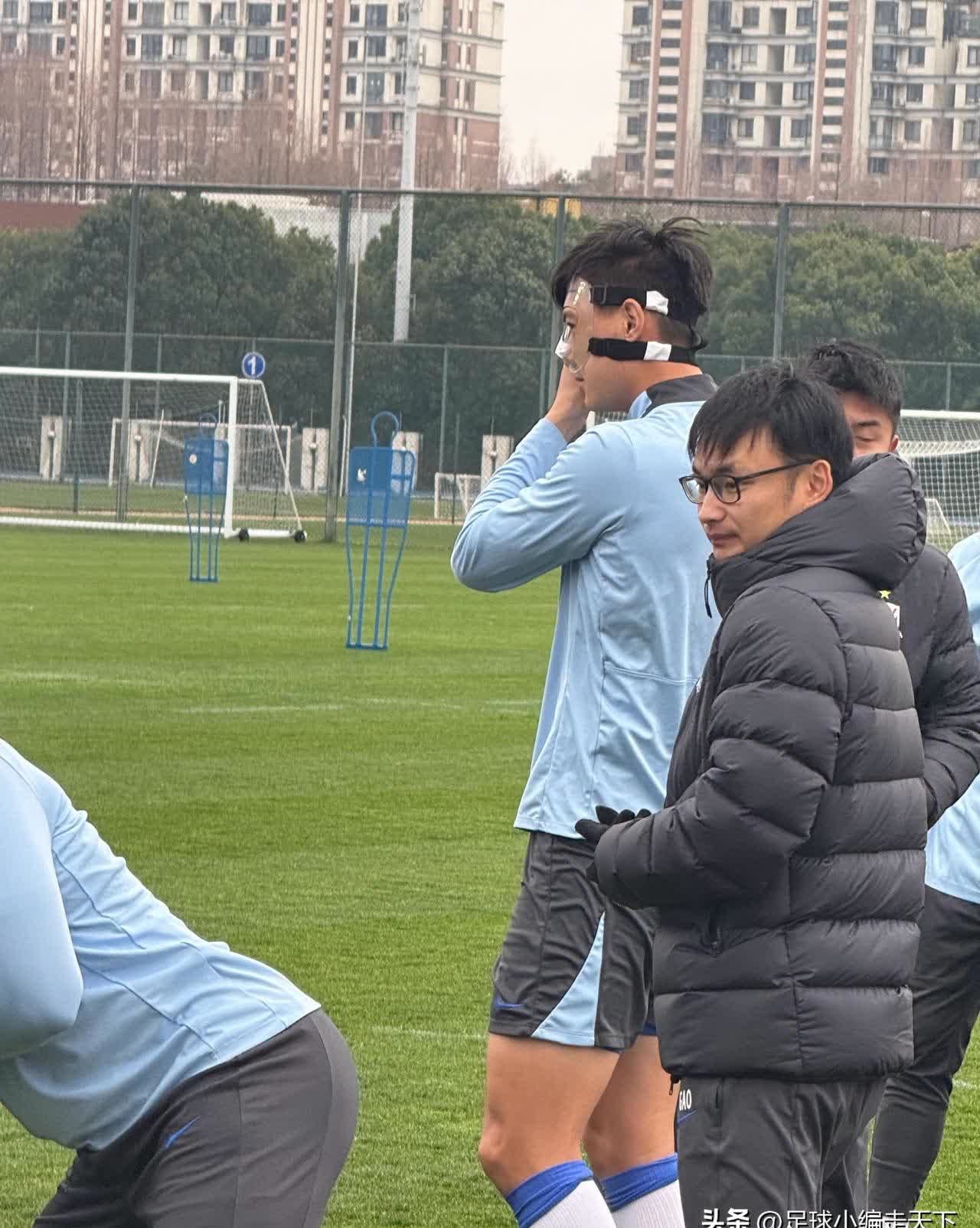 关于申花情况有些不妙朱辰杰蒋圣龙两大主力受伤病困扰的信息