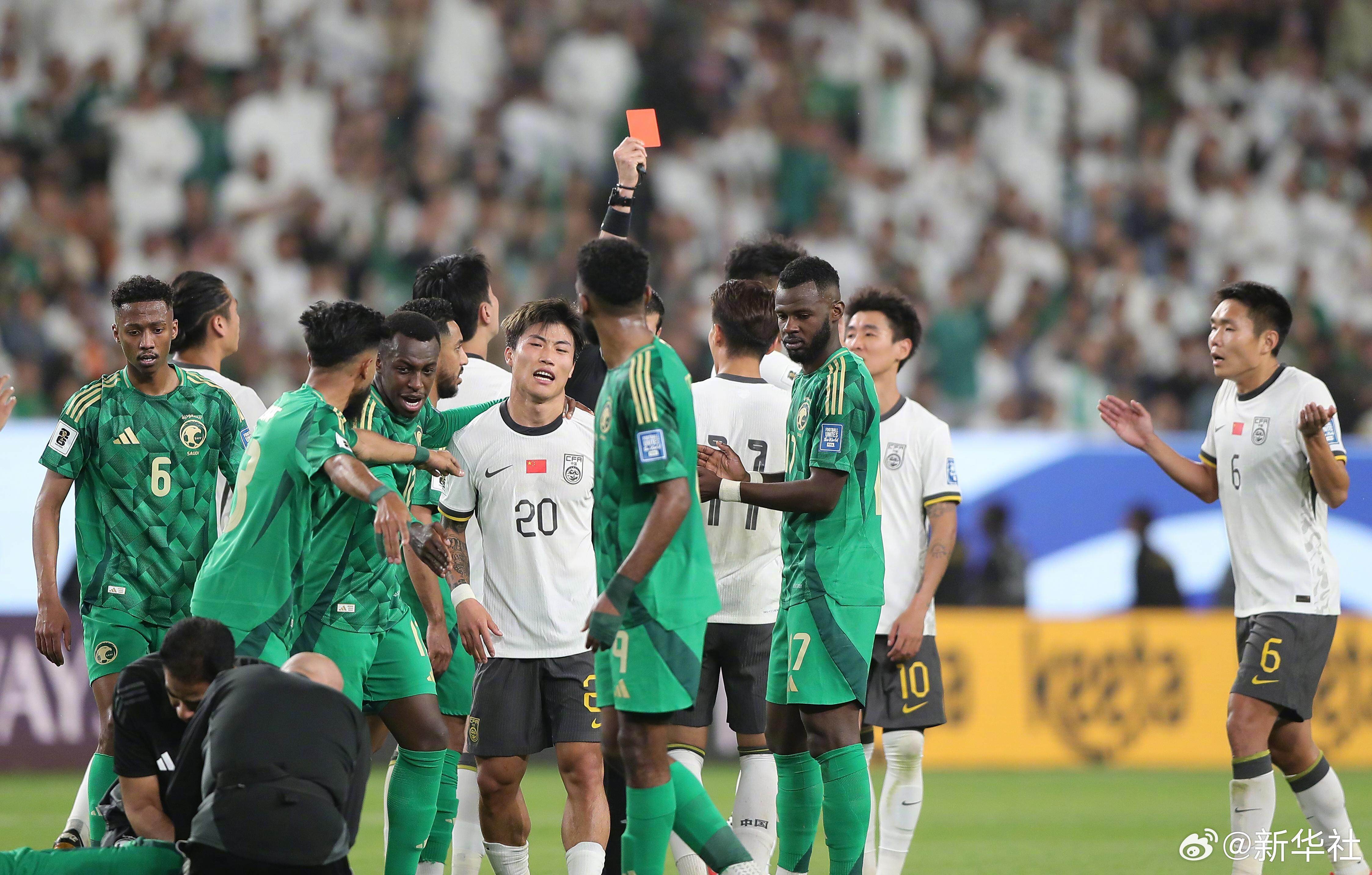 包含国足客场0-1沙特热议:伊万临场差到极致的词条